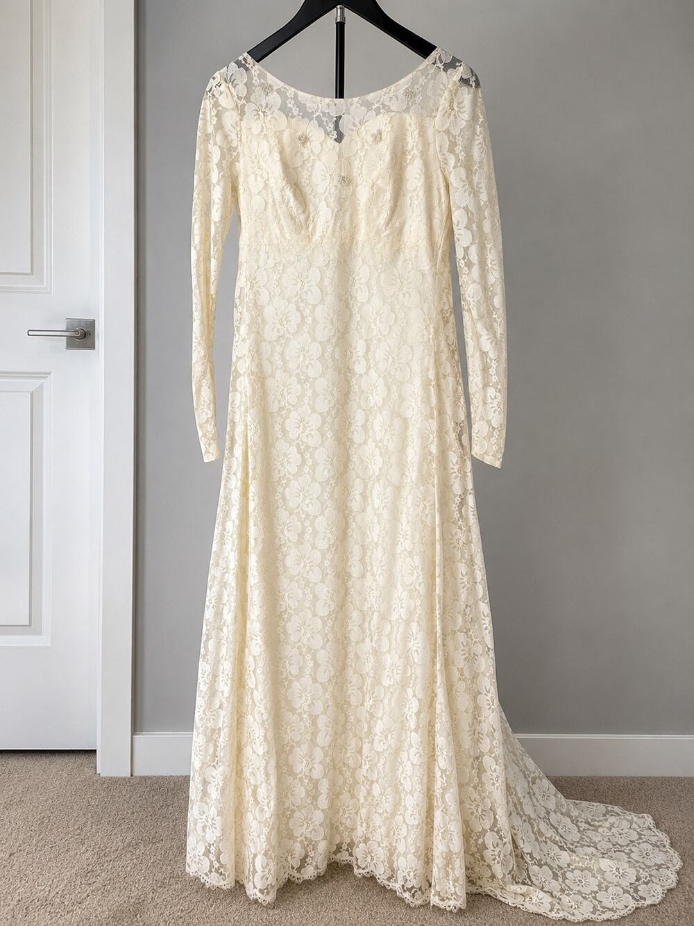 Vintage 1960s Lace Wedding Dress Ivory Bridal Gown Long Sleeve Train Victorian